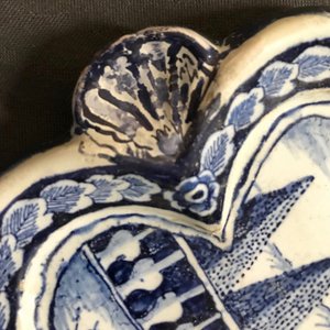 A Dutch Delft blue and white plaque with a lady in a landscape, 18th C. — 照片 13