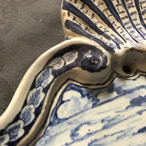 A Dutch Delft blue and white plaque with a lady in a landscape, 18th C. — 照片 14