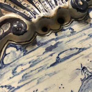 A Dutch Delft blue and white plaque with a lady in a landscape, 18th C. — 照片 4