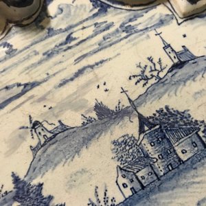 A Dutch Delft blue and white plaque with a lady in a landscape, 18th C. — 照片 5