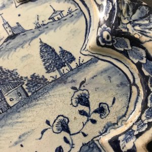 A Dutch Delft blue and white plaque with a lady in a landscape, 18th C. — 照片 6