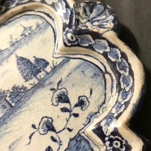 A Dutch Delft blue and white plaque with a lady in a landscape, 18th C. — 照片 10