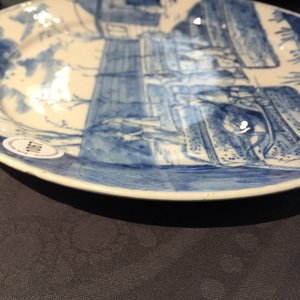 A Dutch Delft blue and white plate with peasants from the 'Zodiac' series, first quarter 18th C. — 照片 7