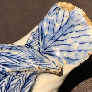 A Dutch Delft blue and white plover-shaped butter tub, 18th C. — photo 14