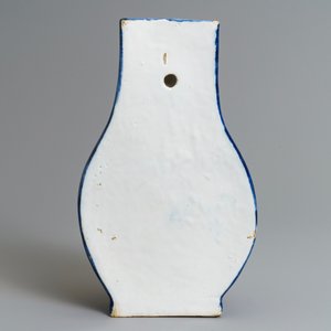 A Dutch Delft blue and white 'putti fountain' wall cistern, 18th C. — photo 4