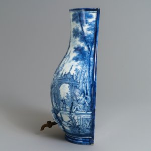 A Dutch Delft blue and white 'putti fountain' wall cistern, 18th C. — photo 5
