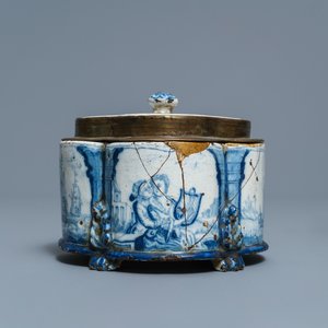 A Dutch Delft blue and white quatrefoil box and bronze-mounted cover, early 18th C. — photo 3