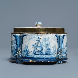 A Dutch Delft blue and white quatrefoil box and bronze-mounted cover, early 18th C. — photo 4