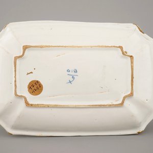 A Dutch Delft blue and white rectangular herring dish, 18th C. — photo 2