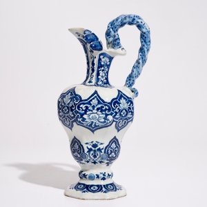 A Dutch Delft blue and white rope twist handle jug, late 17th C. — 照片 2
