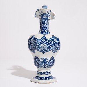 A Dutch Delft blue and white rope twist handle jug, late 17th C. — 照片 3