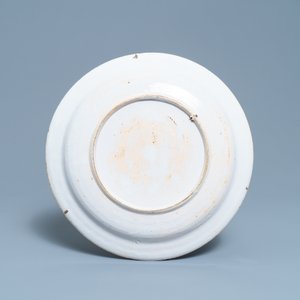 A Dutch Delft blue and white 'Sacrifice of Isaac' dish, 18th C. — 照片 2