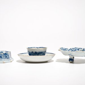 A Dutch Delft blue and white salt, a chocolate cup and a spice dish, 18th C. — 照片 3