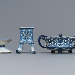 A Dutch Delft blue and white salt, a reticulated stand and a chafing dish, 18th C. — photo 2