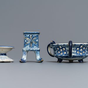 A Dutch Delft blue and white salt, a reticulated stand and a chafing dish, 18th C. — photo 4