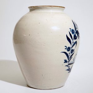 A Dutch Delft blue and white "seahorse" tobacco jar , 18th C. — photo 2