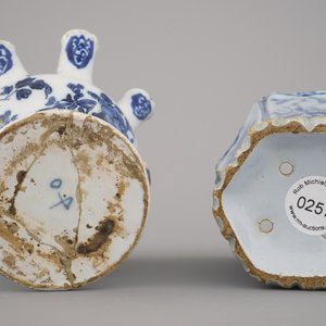 A Dutch Delft blue and white small tulip vase and flower holder, 17/18th C. — 照片 5