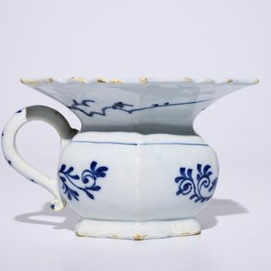 A Dutch Delft blue and white spittoon, 18th C. — 照片 4