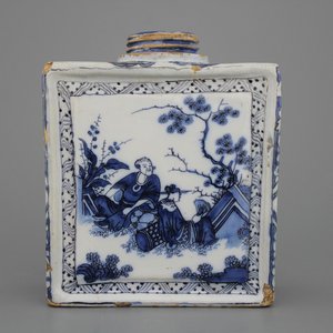 A Dutch Delft blue and white tea caddy, Adrianus Kocx, 1686-1701 — photo 1