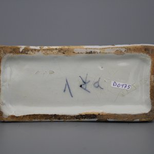 A Dutch Delft blue and white tea caddy, Adrianus Kocx, 1686-1701 — photo 3