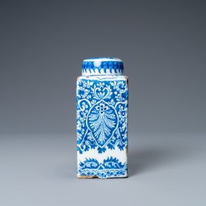 A Dutch Delft blue and white tea caddy with screw cap, late 17th C. — 照片 3