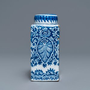 A Dutch Delft blue and white tea caddy with screw cap, late 17th C. — 照片 3