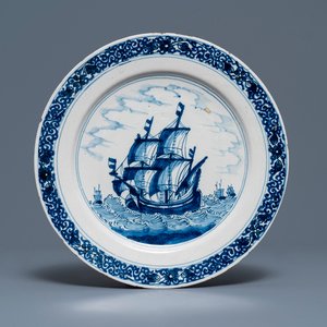 A Dutch Delft blue and white 'three-master' dish, ca. 1700 — 照片 1