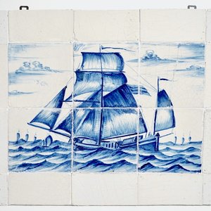 A Dutch Delft blue and white tile panel with a herring buss, 18th C. — 照片 1