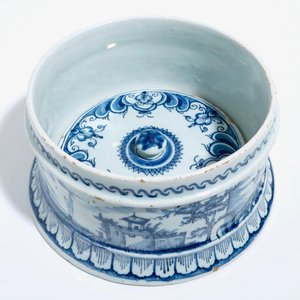 A Dutch Delft blue and white tobacco box and cover with tamper, dated 1763 — photo 6