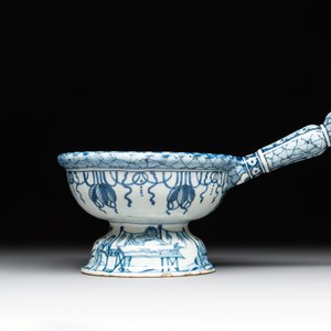 A Dutch Delft blue and white 'tobacco plantation owner' brasier, 18th C. — photo 2