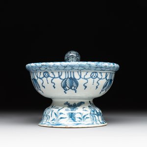 A Dutch Delft blue and white 'tobacco plantation owner' brasier, 18th C. — photo 3