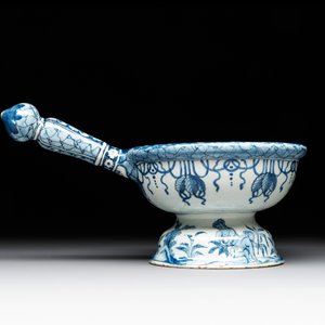 A Dutch Delft blue and white 'tobacco plantation owner' brasier, 18th C. — photo 4