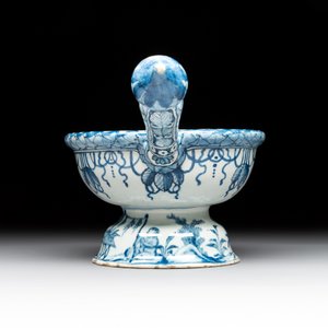 A Dutch Delft blue and white 'tobacco plantation owner' brasier, 18th C. — photo 5