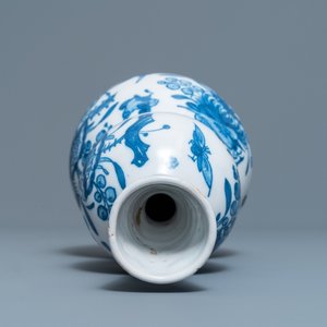 A Dutch Delft blue and white triple gourd chinoiserie vase, late 17th C. — 照片 5