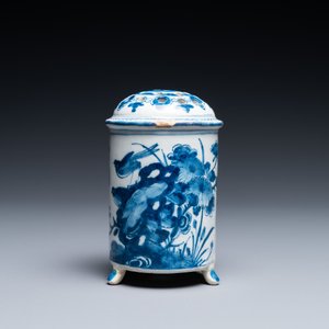 A Dutch Delft blue and white tripod caster with birds near blossoms, 1st half 18th C. — photo 2