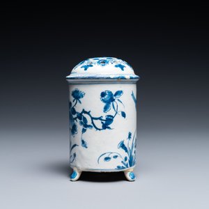 A Dutch Delft blue and white tripod caster with birds near blossoms, 1st half 18th C. — photo 3