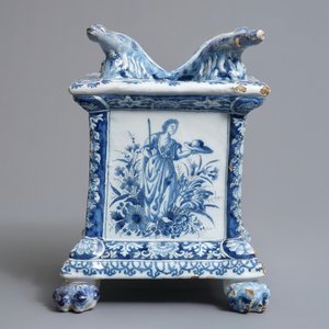 A Dutch Delft blue and white tulip vase base, late 17th C. — 照片 4