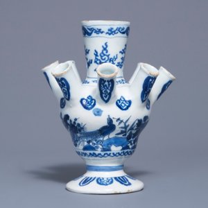 A Dutch Delft blue and white tulip vase, last quarter 17th C. — 照片 2