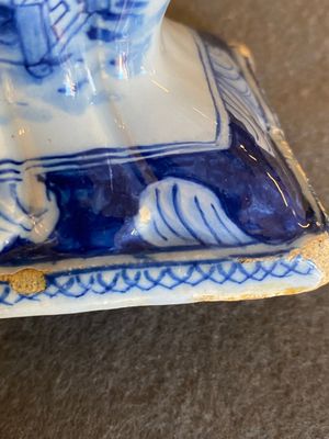 A Dutch Delft blue and white tulip vase with floral design, 18th C. — 照片 8