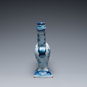 A Dutch Delft blue and white tulip vase with floral design, 18th C. — 照片 2