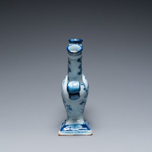 A Dutch Delft blue and white tulip vase with floral design, 18th C. — 照片 4