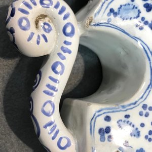 A Dutch Delft blue and white tulip vase with floral design, 18th C. — photo 8