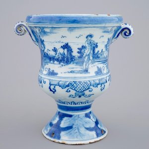 A Dutch Delft blue and white urn-shaped garden vase, 18th C. — 照片 1