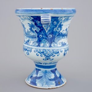 A Dutch Delft blue and white urn-shaped garden vase, 18th C. — 照片 3