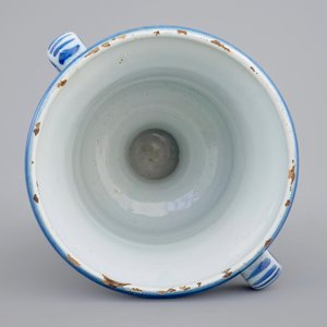 A Dutch Delft blue and white urn-shaped garden vase, 18th C. — 照片 6
