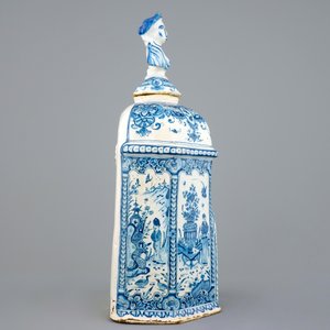 A Dutch Delft blue and white wall cistern with basin, 18th C. — photo 2