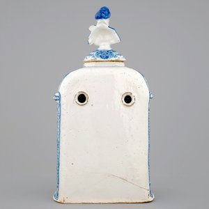 A Dutch Delft blue and white wall cistern with basin, 18th C. — photo 4