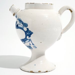 A Dutch Delft blue and white wet drug jar, 18th C. — photo 5