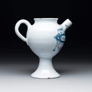 A Dutch Delft blue and white wet drug or syrup jar inscribed 'S GRANATOR', 18th C. — photo 4