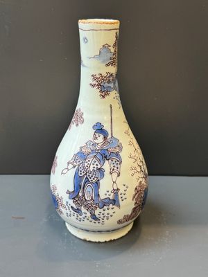 A Dutch Delft blue, white and manganese chinoiserie bottle vase, late 17th C. — photo 2